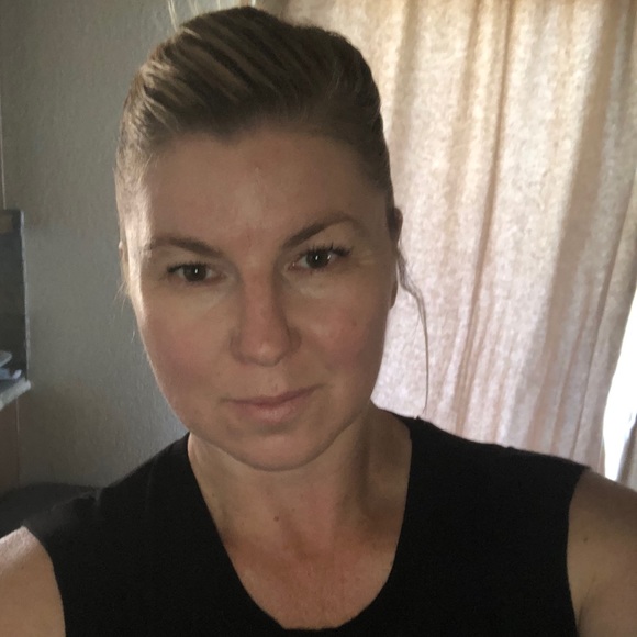 Profile Picture of Michelle Weber (@mybed13) on Poshmark