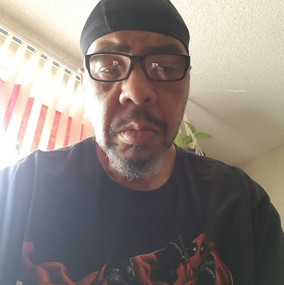Profile Picture of Leon Howell (@mrhowell13) on Poshmark