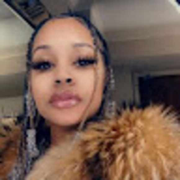 Profile Picture of Nancy James (@nj829748) on Poshmark