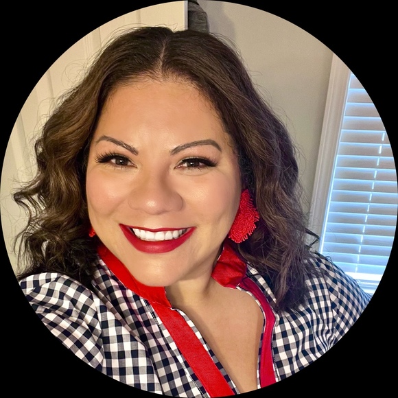 Profile Picture of Karina Hoppock (@krnhppck) on Poshmark