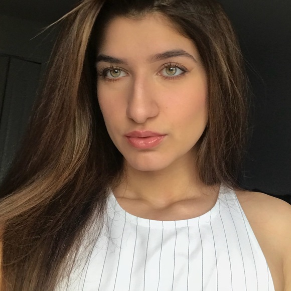 Profile Picture of Alexandria Minervini (@alexminervinii) on Poshmark