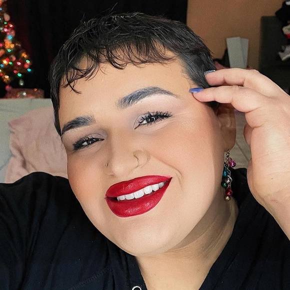 Profile Picture of Alex Calderas (@osnapitzalexx) on Poshmark