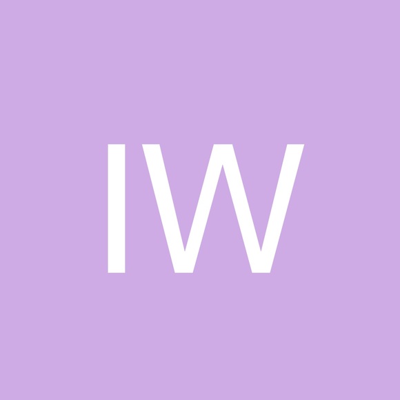 Profile Picture of Isabelle White (@izzyloulou08) on Poshmark
