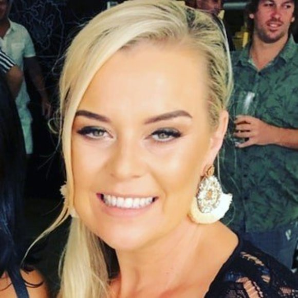 Profile Picture of Casey Edwards (@caseyfromcooly) on Poshmark