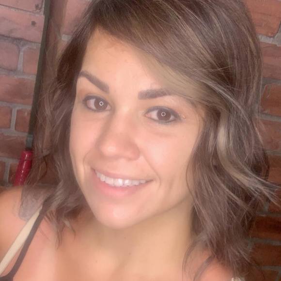 Profile Picture of Richelle Reves (@richellereves) on Poshmark