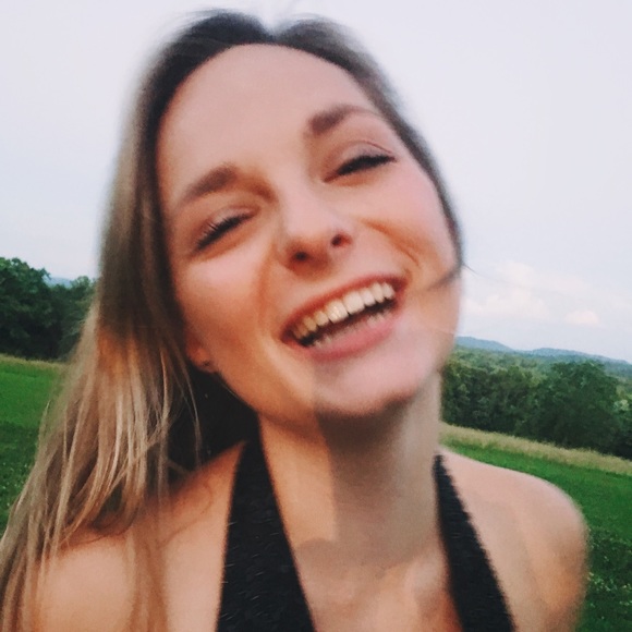 Profile Picture of Bethany Moon (@carlymoon) on Poshmark