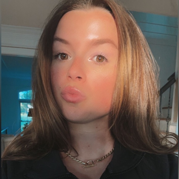 Profile Picture of Mckenna Drawbaugh (@mckennadrawb715) on Poshmark