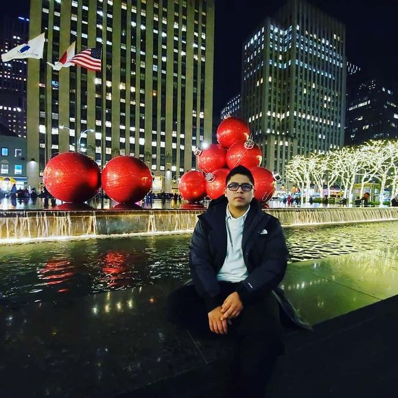 Profile Picture of Luis Sanchez (@timido_28_) on Poshmark