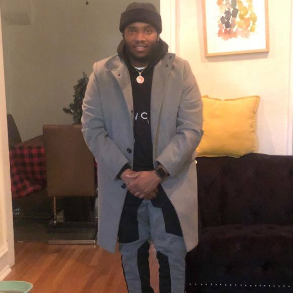 Profile Picture of Chris Wyatt (@chriswyatt195) on Poshmark