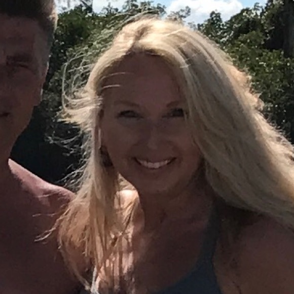 Profile Picture of Shannon Tarson (@shanicole40) on Poshmark