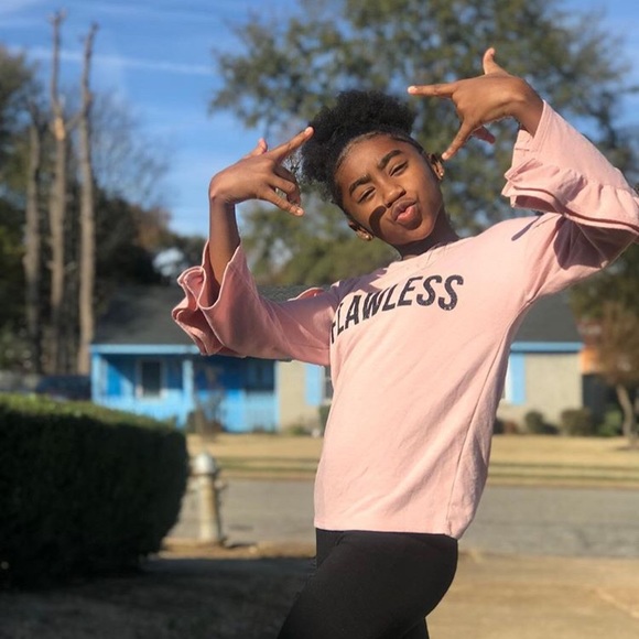 Profile Picture of Jamiria Wallace (@jamiriatingz0) on Poshmark