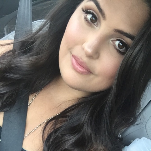 Amanda Lothe - Poshmark Profile Picture of Amanda Lothe (@alothe326) on Poshmark