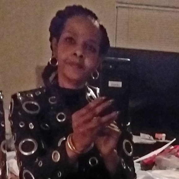 Profile Picture of Lena Pinchbeck (@geminima) on Poshmark