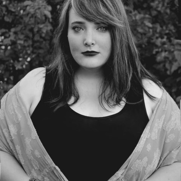Profile Picture of Stephanie Bolen (@sbolen92) on Poshmark