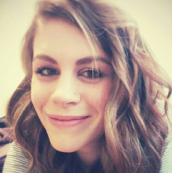 Profile Picture of Jennifer Rynning (@jenlynnseverson) on Poshmark