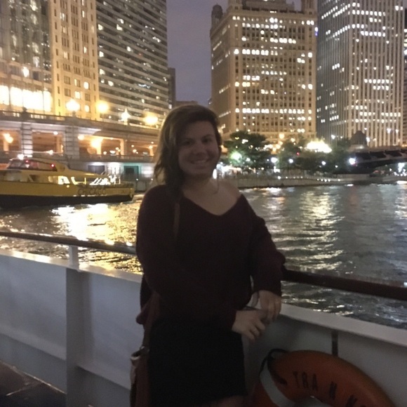 Profile Picture of Amanda Papp (@pappyhobbit) on Poshmark
