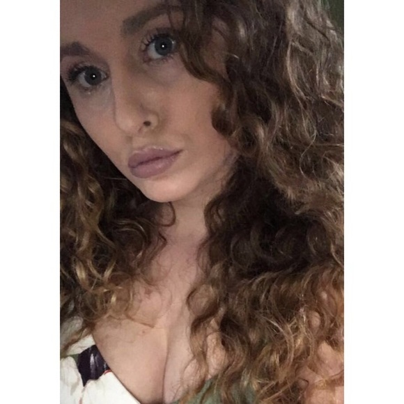 Profile Picture of Jillian Mercer (@jillianmercer) on Poshmark