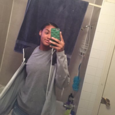 Profile Picture of Shania Hayes (@shaniahayes4) on Twitter