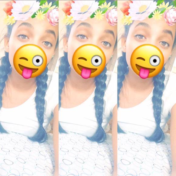 Profile Picture of Yadira Arias (@shooooooooii) on Poshmark