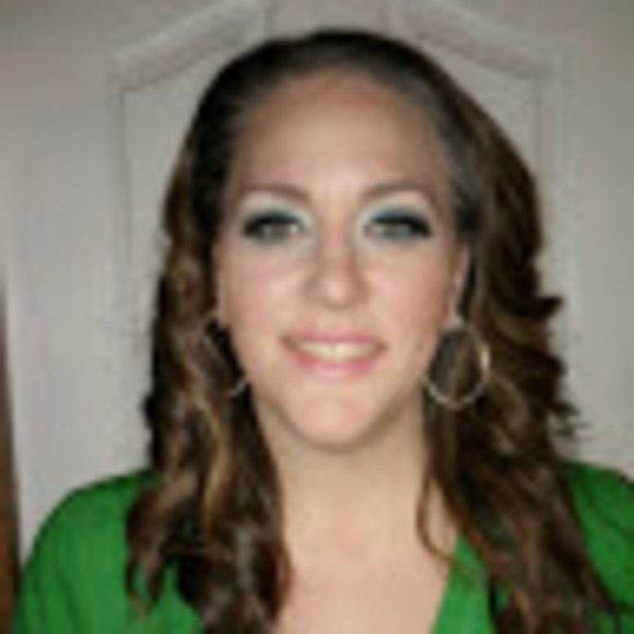 Profile Picture of Cassie Ehli (@cassieehli73) on Poshmark