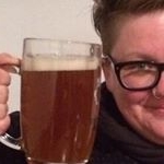 Profile Picture of Cassandra (@handwalkingqueer) on Instagram