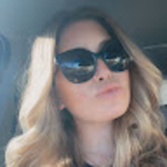 Profile Picture of Talar Dishoian (@talardishoian) on Poshmark