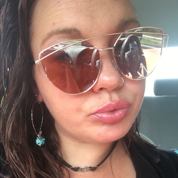 Profile Picture of Brandy Dombroski (@mrsgrant67) on Poshmark