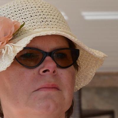 Profile Picture of Yvonne G Schultz (@schultz_g) on Twitter