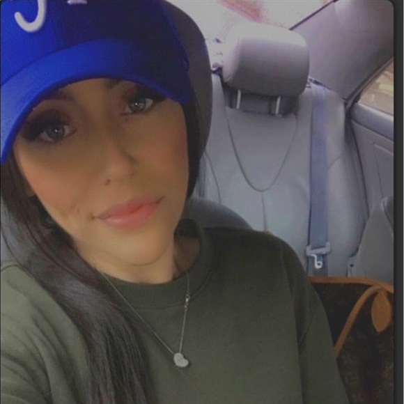 Profile Picture of Brianna Afshar (@briannaafshar) on Poshmark
