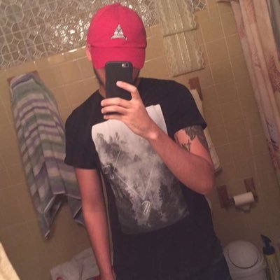 Profile Picture of Lechuga (@JamesDeCa) on Twitter