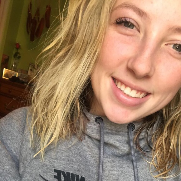 Profile Picture of Erika Boyer (@erikacorey44) on Poshmark