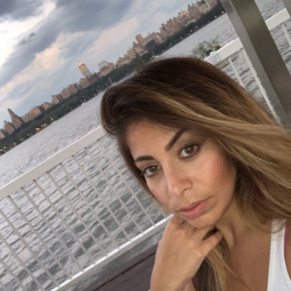 Profile Picture of Arev Turbendian (@aturbendian) on Poshmark
