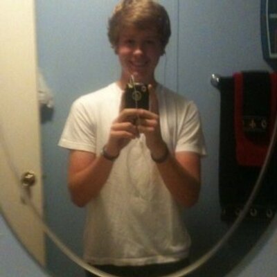 Profile Picture of Travis (@TavisJames) on Twitter