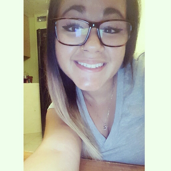 Profile Picture of Lydia Vanoy (@lydia_vanoy) on Poshmark