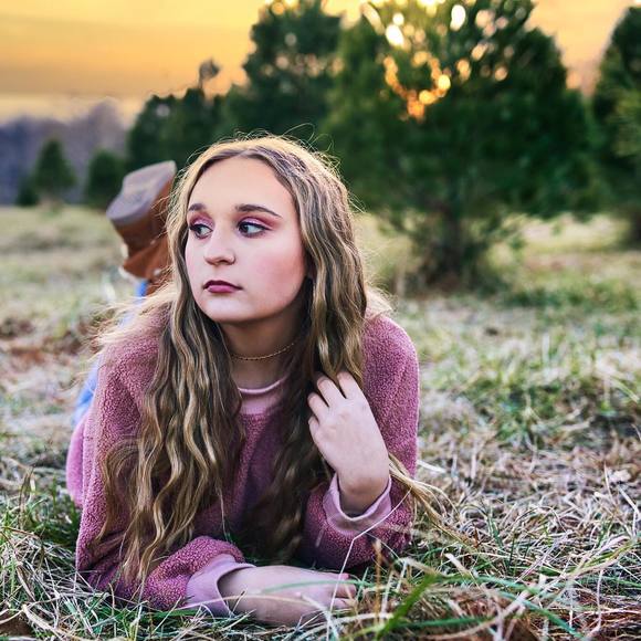 Profile Picture of Anya Hoerchler (@a_hoerchler) on Poshmark