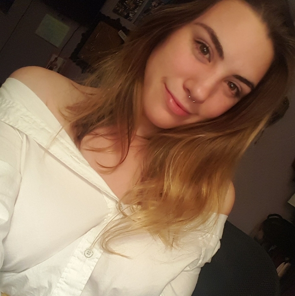 Profile Picture of Nicki Decosta (@nickid7911) on Poshmark