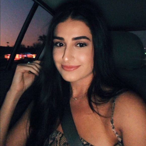 Profile Photo of Izabella Nahabedian (@inahabed) on Poshmark