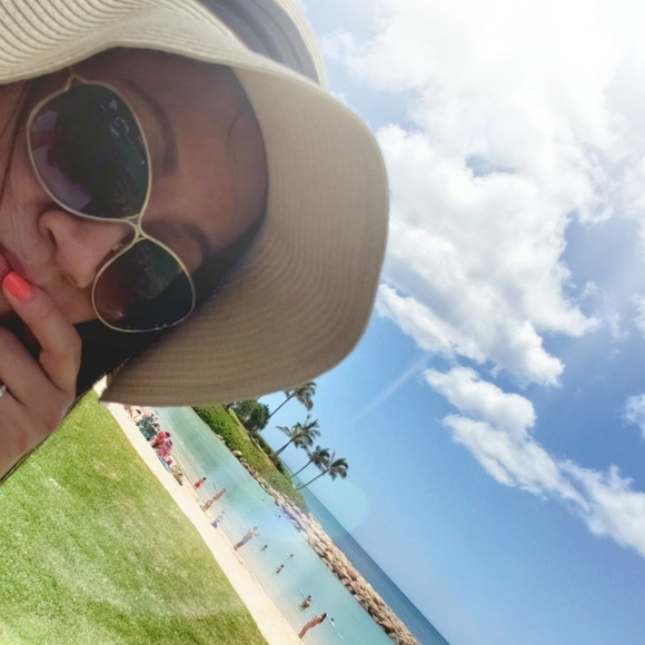 Profile Picture of M Medrano (@meanne607) on Poshmark