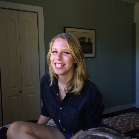 Profile Picture of Kate Simonson (@ksimonsonn) on Poshmark