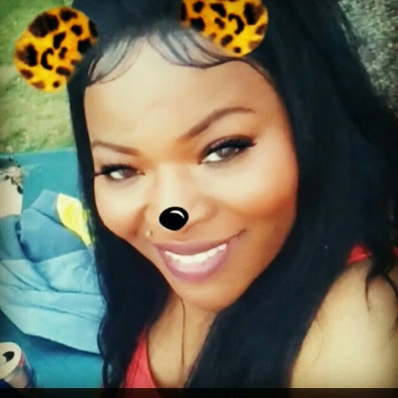 Profile Picture of Kennisha Carter (@kennicarter79) on Poshmark