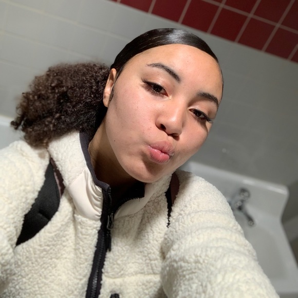 Profile Picture of Isabel Cortez (@izzybabeyyy) on Poshmark