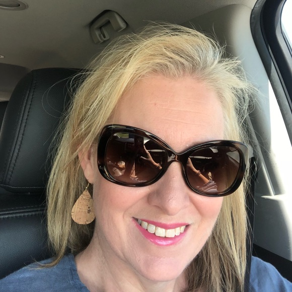 Profile Picture of Sunni Branstetter (@sunni_b) on Poshmark