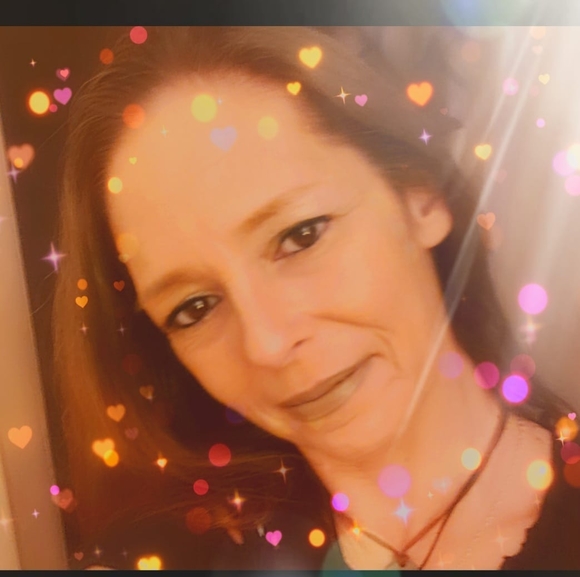 Profile Picture of Amber Cheesman privett (@amdion1975) on Poshmark