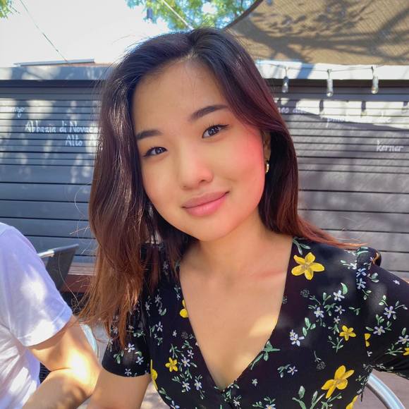 Profile Picture of Chloe Kim (@chloeskim) on Poshmark