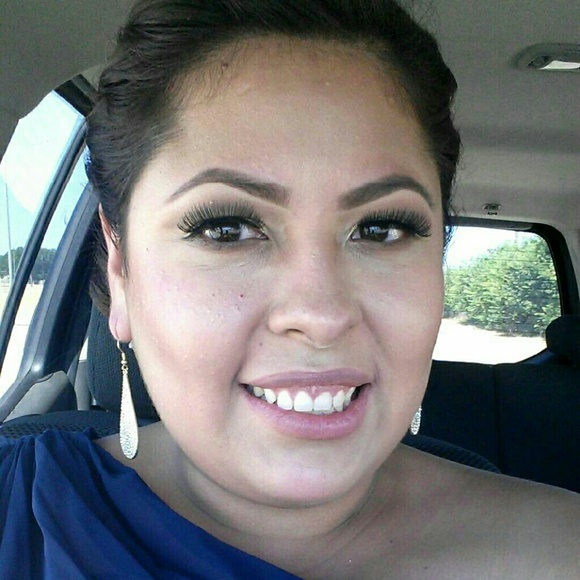 Profile Picture of Jessica Rohan (@jessicar04) on Poshmark