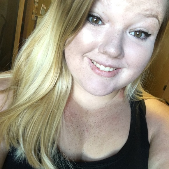 Profile Picture of Taylor Purdy (@taypurdy) on Poshmark