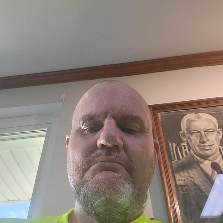 Profile Picture of no hair 1984 (@andrewkrach0) on Tiktok