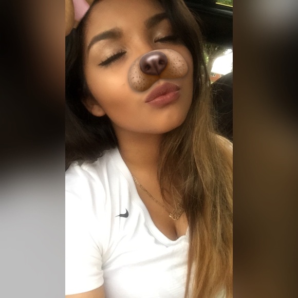 Profile Picture of Lesliee Escontrias (@lesliee432) on Poshmark