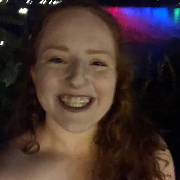 Profile Picture of Brooke Eckenrode (@brookiepiepie) on Poshmark