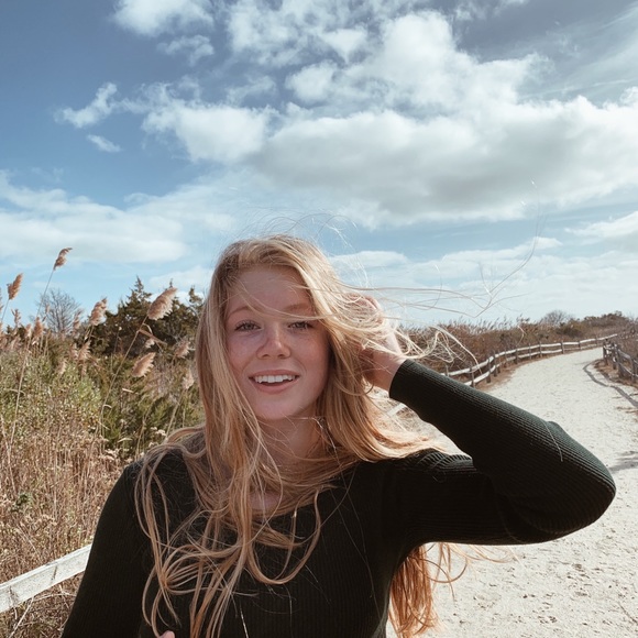 Profile Picture of Sammi Hayman (@sammihayman) on Poshmark